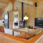 2 Bedroom Cozy In Сasa de vacaciones