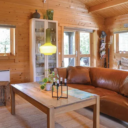 2 Bedroom Cozy In Casa vacanze Hovborg